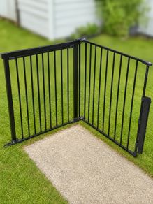 Baby fire guard safety gate