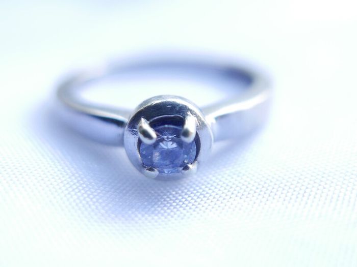 Vintage 9ct White Gold 375 & Blue Sapphire Stacker Ring 2,78g size N