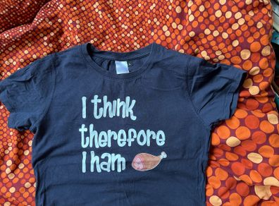 Navy T-shirt "I think therefore I ham"