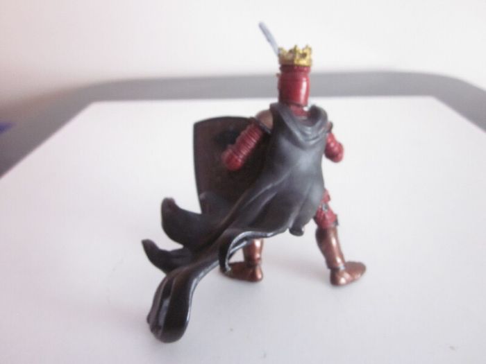 Papo Red Knight with Sword/ Shield  Figure 2007