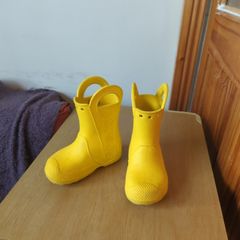 crocs junior wellies c8 yellow