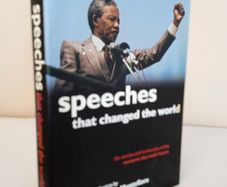 Speeches that Changed the World: The Stories and Transcripts of the Moments that Made History With an Introduction by Simon Sebag Montefiore (HQ649)