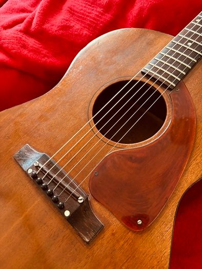 Vintage 1968 Gibson LG0