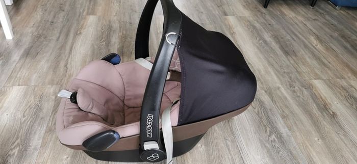 Maxi Cosi Pebble car seat