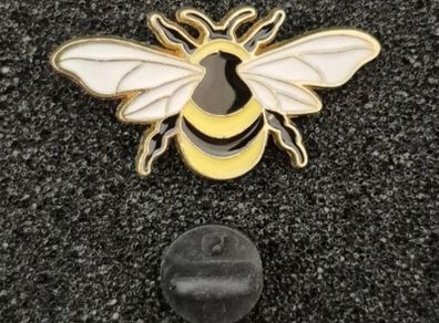 Bee ,  pin back badge.