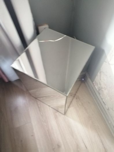 x2 mirror cubes, lamp tables