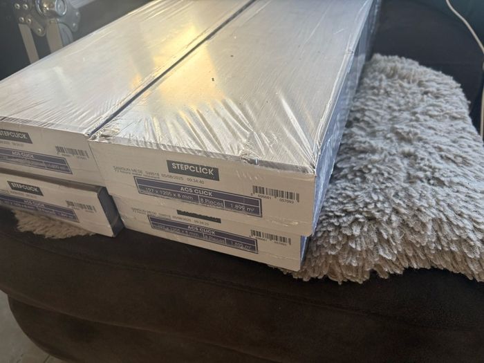 New Laminte Wooden Flooring