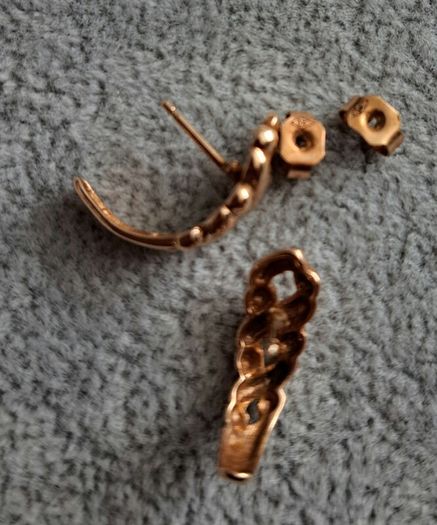 9 ct gold earrings