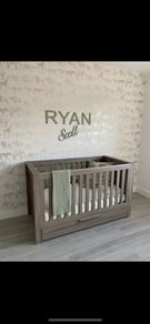Cotbed & Dresser