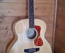 Guild F250E deluxe Jumbo
