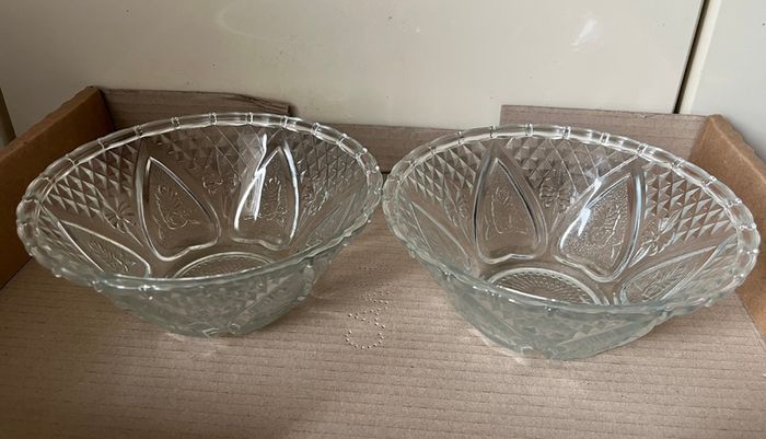 2 Glass Retro Style Bowls
