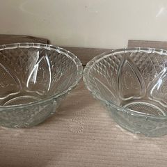 2 Glass Retro Style Bowls