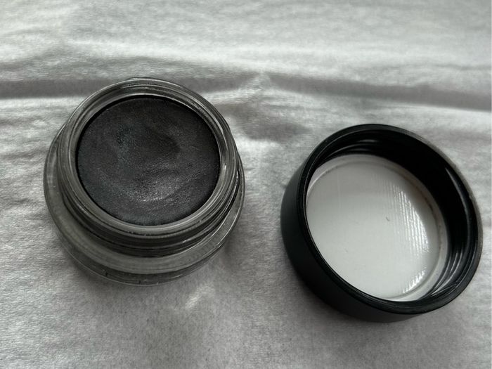 MAC Paint Pot 'Blackground'