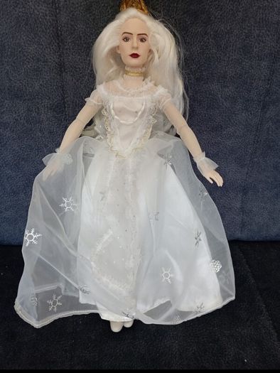 Through the looking glass White Queen doll