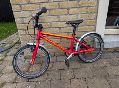 Islabikes Cnoc 16, plus stabilisers