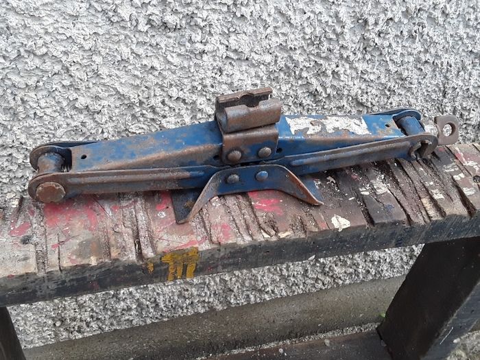 car scissors jack