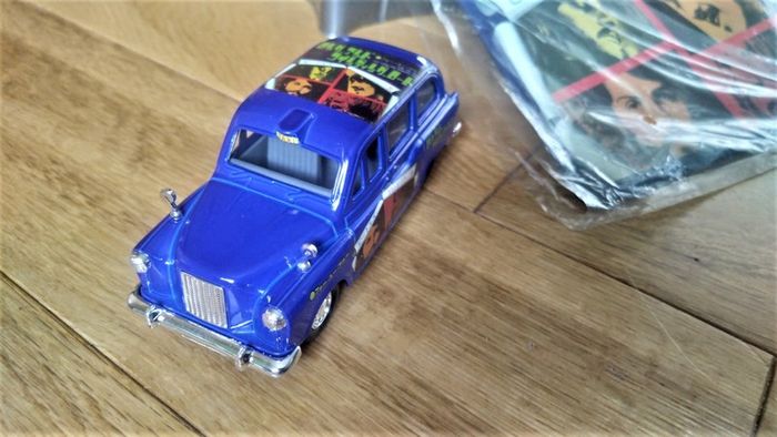 The Beatles Single Sleeve T-Shirt New(size L)+Taxi+7''Art wall Plaque.Limited Edition.Die Cast Collectible Series(NOS)