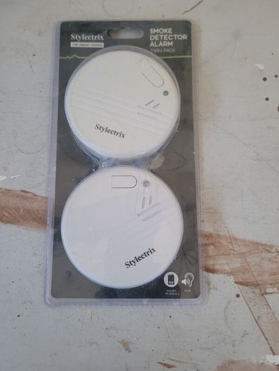 2 smoke alarms