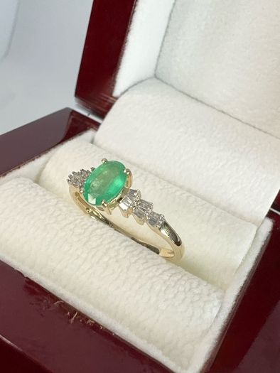 Gold 14K Yellow Gold Boyaca Colombian Emerald & Diamond Ring