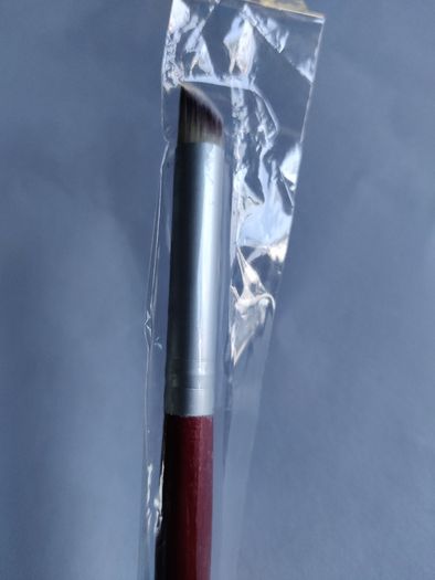 Small concealer brush