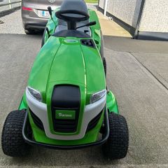 Ride on lawnmower