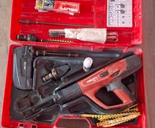 Hilti DX5 nail gun, with accesories, case and manual
