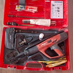 Hilti DX5 nail gun, with accesories, case and manual
