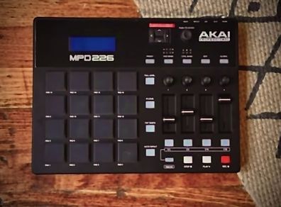 Akai MPD 226 (mint - Final Price Drop) - Pro Midi Pad Controller
