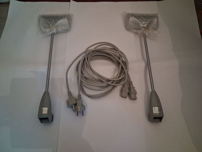 Postage - Pair of SLT SL-2001 150w Display Lights with Power Cables