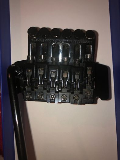 Floyd Rose tremolo double locking system