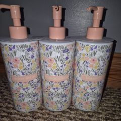 Shower gel shampoo conditioner storage
