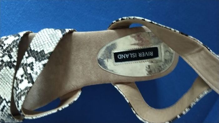 River island sandles