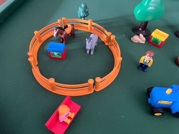 Play mobile zoo/farm