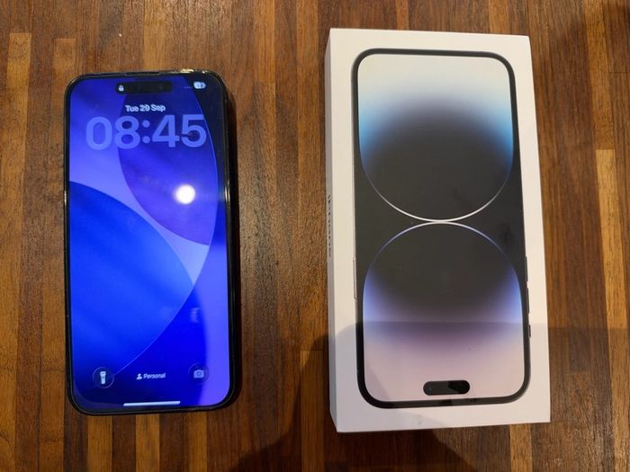 iPhone 14 Pro Max + accessories