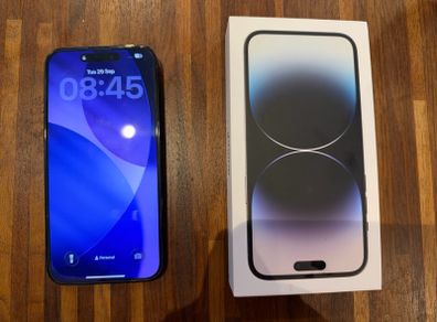 iPhone 14 Pro Max + accessories