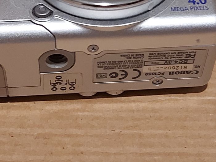 Canon PowerShot A80 Digital Camera, with carry case, working fine and in excellent condition