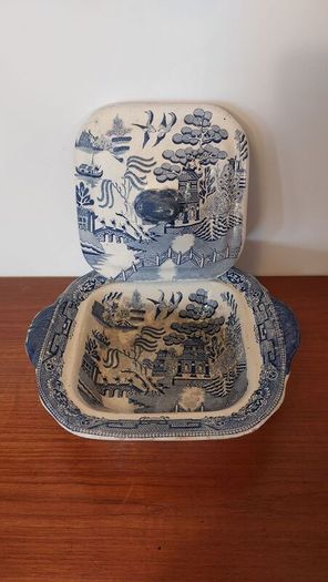 Fabulous Antique Blue and White Transferware Willow Pattern Large Lidded Tureen/Vegetable Dish For Display, Unknown Maker, Most Likely Staffordshire Made