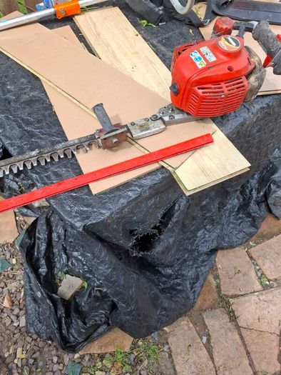 petrol hedge cutter and strimmer