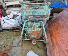 1000L Secatol Concrete Funnel Skip