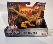 BRAND NEW Jurassic World Legacy Collection Velociraptor Dinosaur Figure