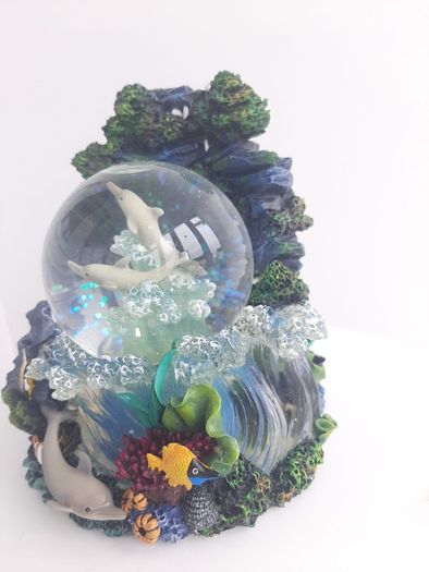 Seaworld Dolphin Globe