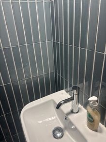 5 unopened boxes of tiles (200 in total) - grey blue/turqoise
