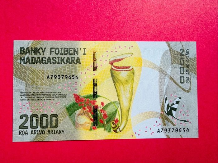 Madagascar.  2000  ARIARY  2017   PICK  101  ( Uncirculated )
