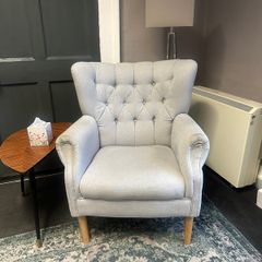 Grey button-back armchair
