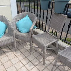 Wicker/rattan chairs