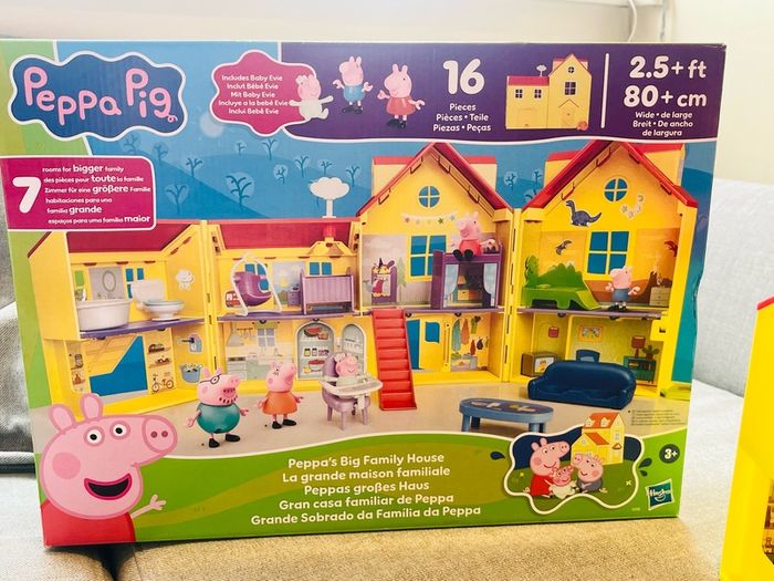 Peppa Pig's Big Family House Playset with Baby Evie like new