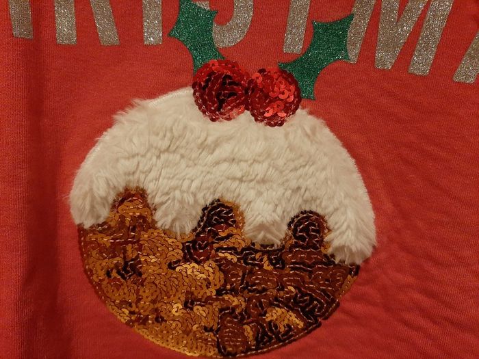 Girls christmas pudding sweater 6-7years