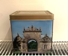 M&S Swan Lake Tin