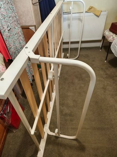Single bed with pullout bed underneath