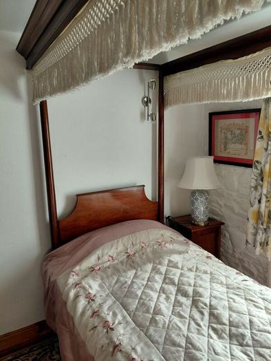 4 poster bed